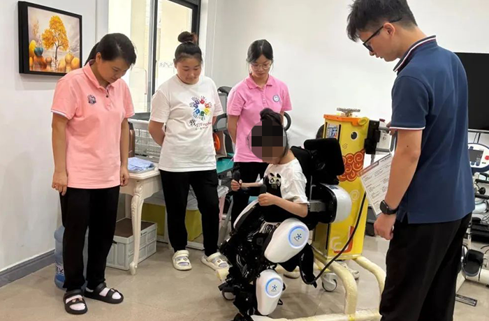 程天科技童行KidGo兒童外骨骼入駐成都市兒童福利院