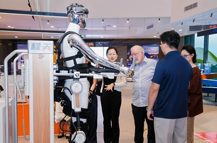 伴隨凱文·凱利到訪DIA，程天科技以外骨骼呈現“中國智造”新敘事