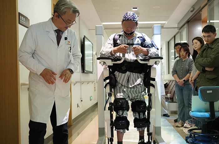 程天科技助力國內首例“腦-脊-機”融合康復行走案例
